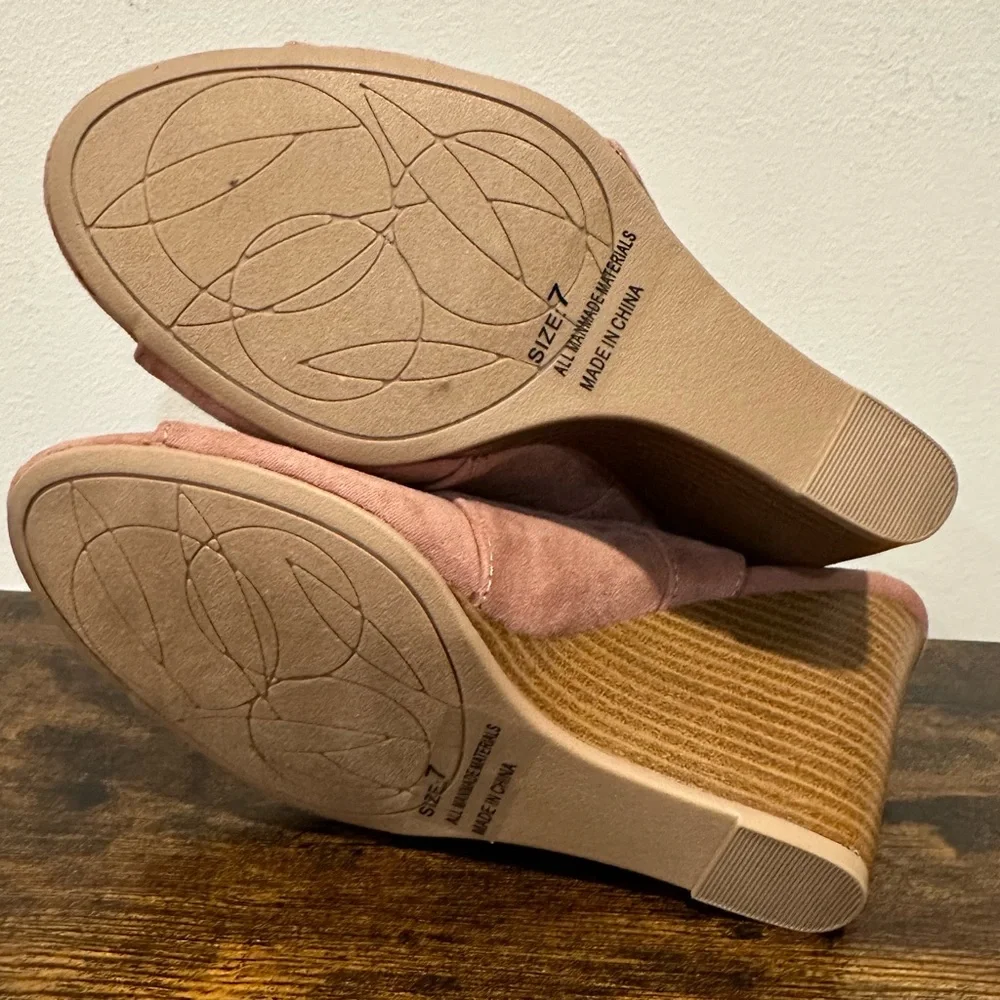 Charlotte Russe Mauve Lace Up Wedge Heel Sandals NWOT Size 7